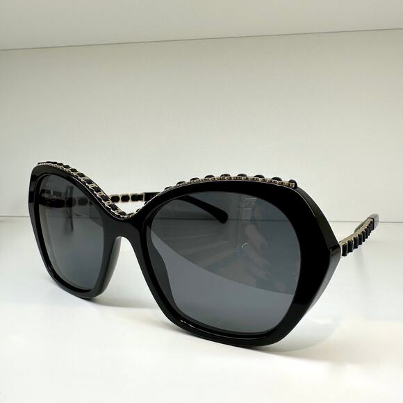 New CHANEL Sunglasses - Picture 1 of 9